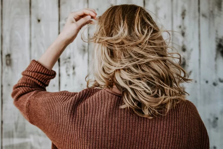 8 Hal yang Harus Kamu Hindari Agar Masalah Ketombe dan Rambut Rontok Hilang (Pexels/Tim Mossholder)