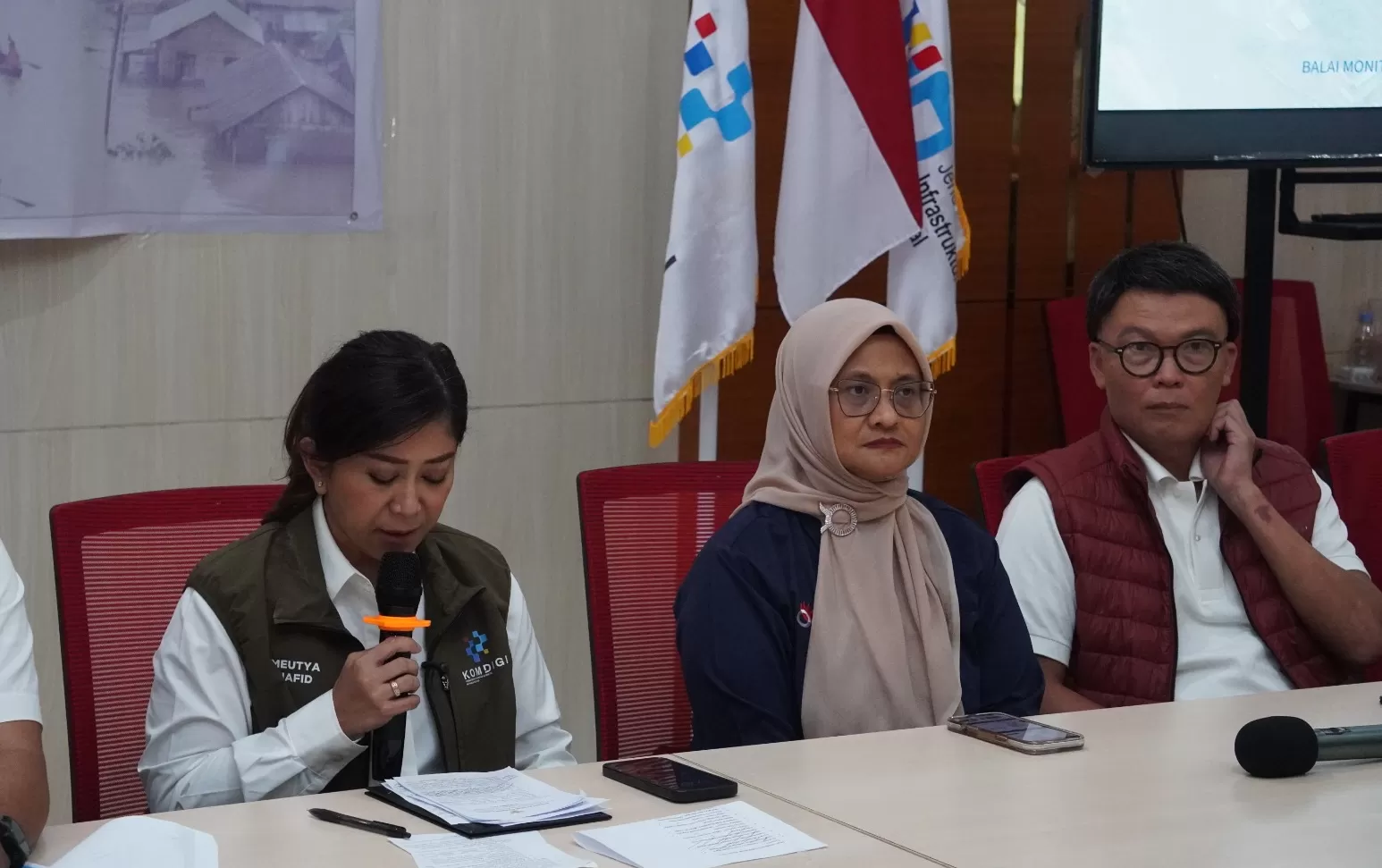 Press Conference Rapat Koordinasi Penanganan Akses Telekomunikasi, hari Senin, 1 Desember 2025, di Medan.