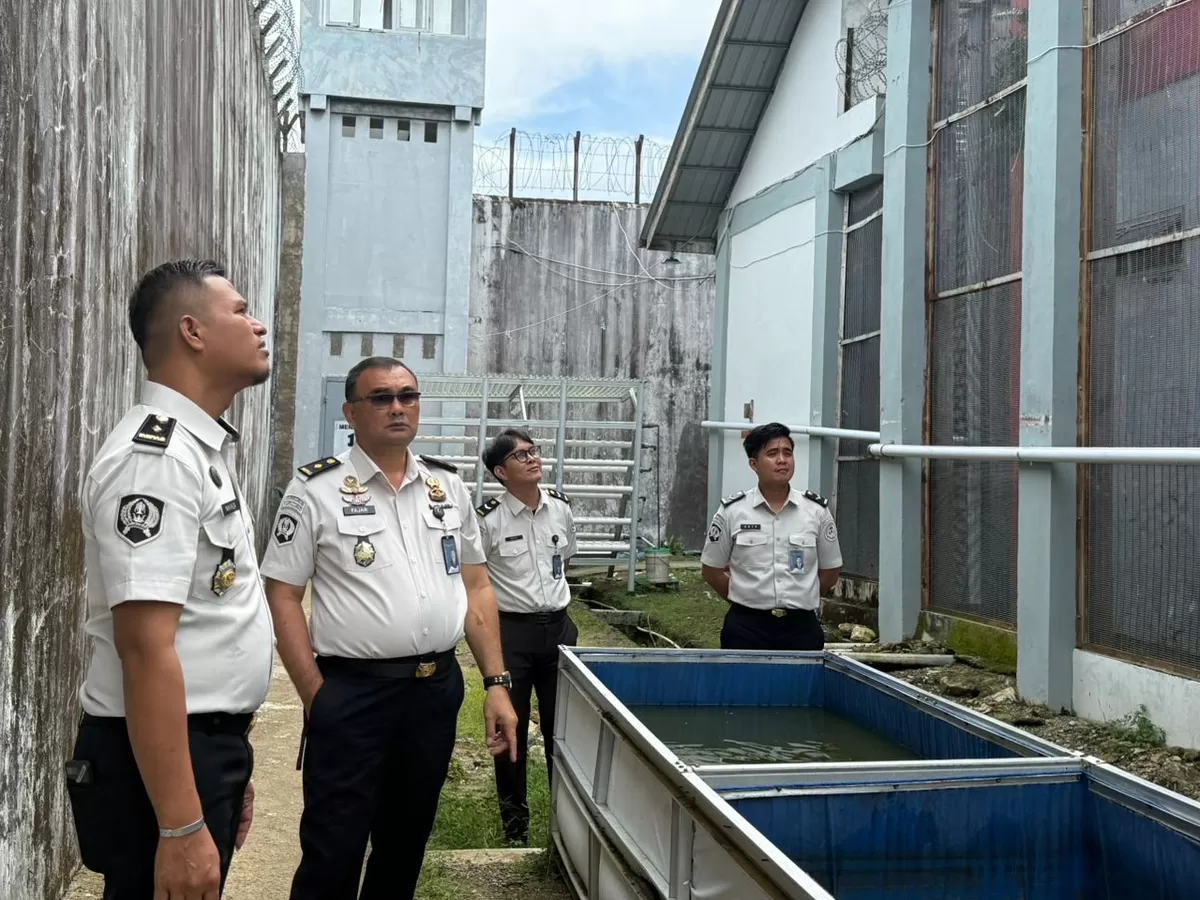 Ka. KPLP dan Kasi Adm Kamtib Lapas Gunungsitoli Saat Trolling Area Lapas