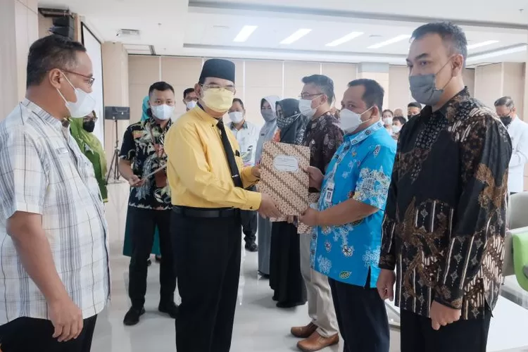 Pelantikan dewas RSUD Tidar Kota Magelang, Walikota Magelang dr Muhammad Nur Azis mengataan Dewas harus bekontribusi memajukan RSUD Tidar Kota Magelang. (Dok Pemkot Magelang )