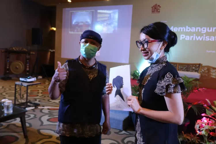 Khoirun Nisa Pendiri dan Pembina Yayasan Omah Kreasi Centre dalam Sebuah Acara. (Istimewa)