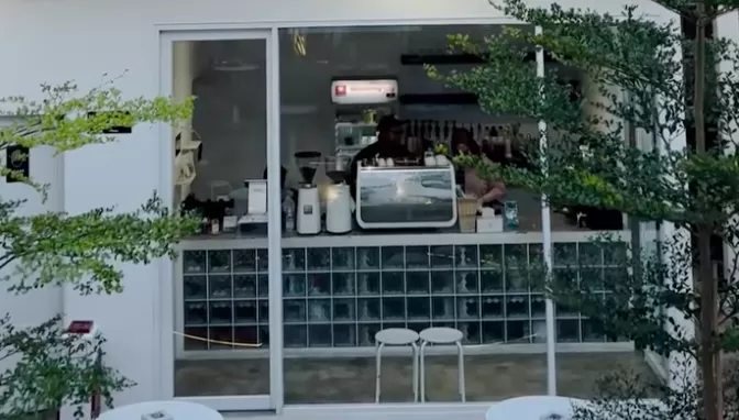 Roetara Coffee & Eatery, kedai kopi yang berlokasi di Jalan Warakas Raya No. 68, Tanjung Priok, Jakarta Utara. 