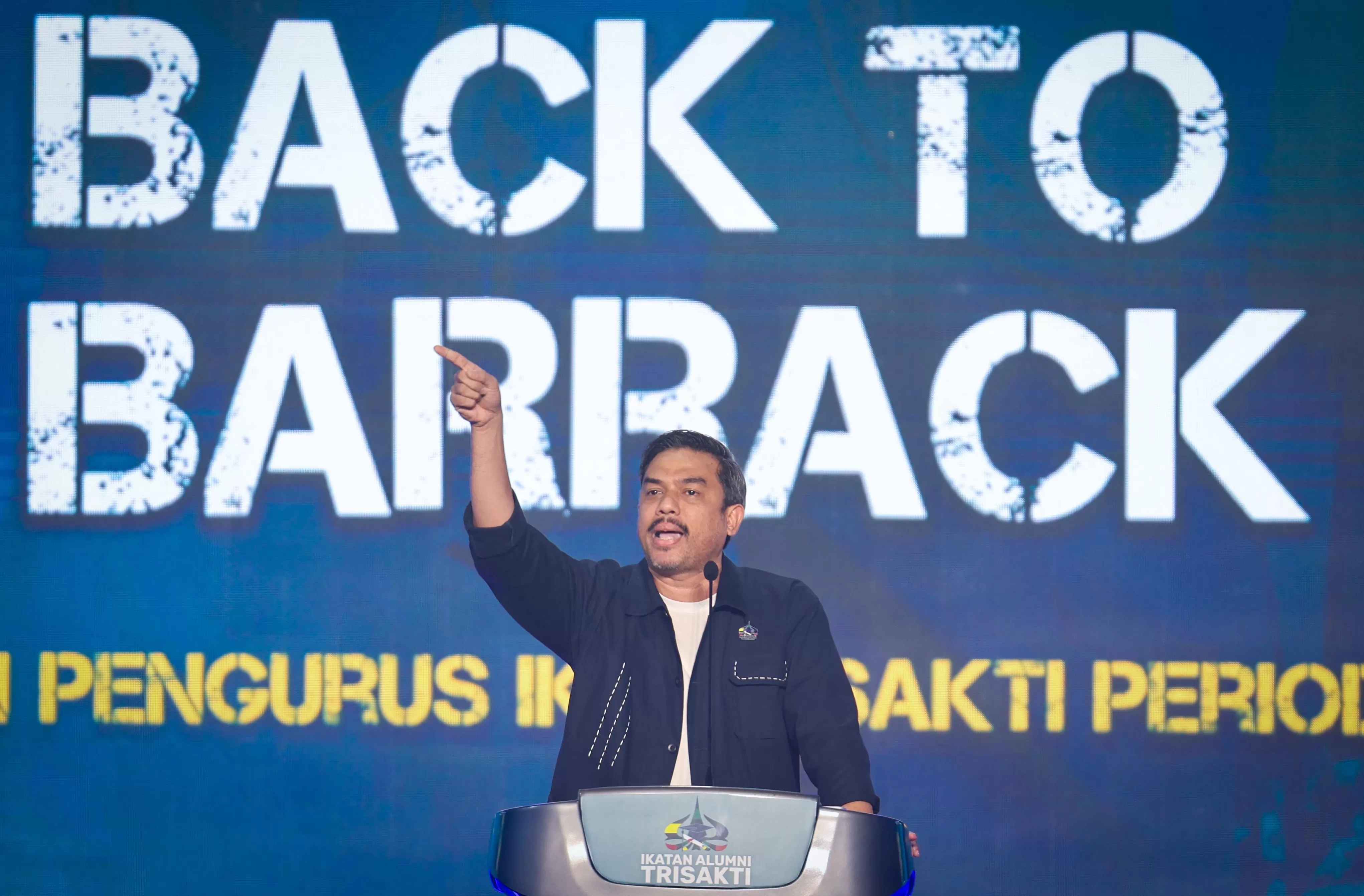 Maman Abdurrahman melantik Pengurus Ikatan Alumni Universitas Trisakti (IKA Trisakti) periode 2025-2029 di Kampus A Trisakti.