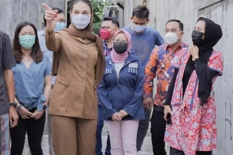 Artis Luna Maya blusukan usai terpilih jadi Ketua RT (instagram)
