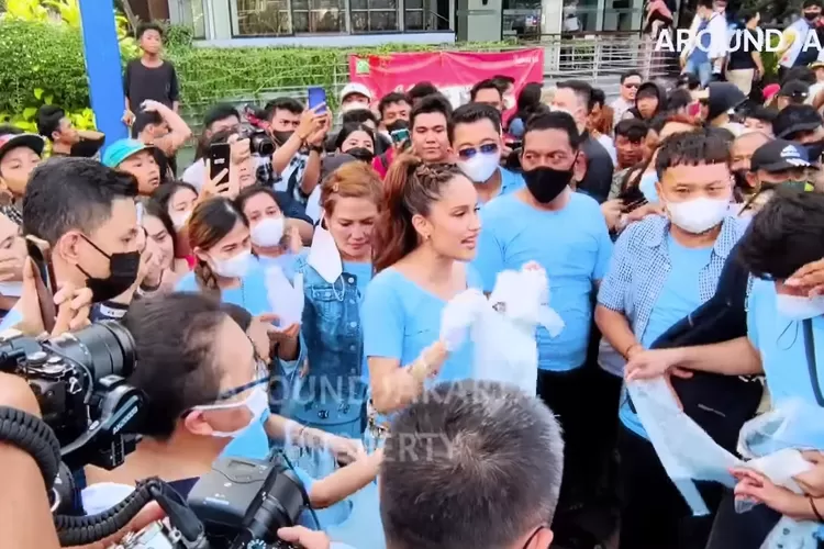 Cinta Laura datang ke Citayam Fashion Week (AROUND JAKARTA)