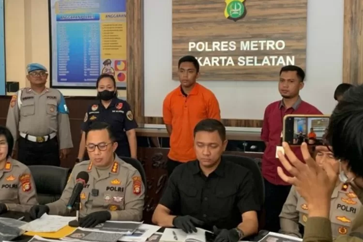 Mario Dandy Satrio (baju orange), pemuda yang menganiaya pelajar SMA hingga koma, kini ayahnya, Rafael terancam dipanggil KPK untuk klarifikasi harta kekayaannya.  