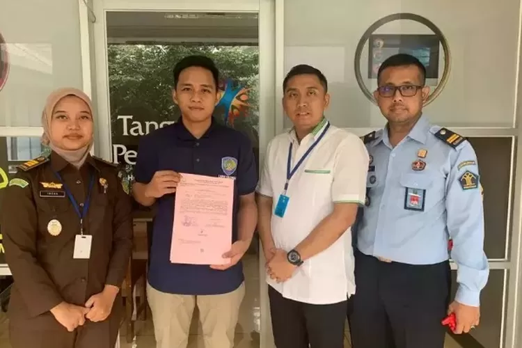 Bharada E usai menjalani proses registrasi di LApas Salemba, Senin 27 Februari 2023. Namun, pada Selasa malam, Bharada E dipindahkan ke Rutan Bareskrim. 