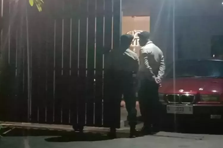 Tim Penyidik KPK menggeledah rumah Dito Mahendra di kawasan Senopati, Jakarta Selatan, malam ini Senin (13/3/2023)