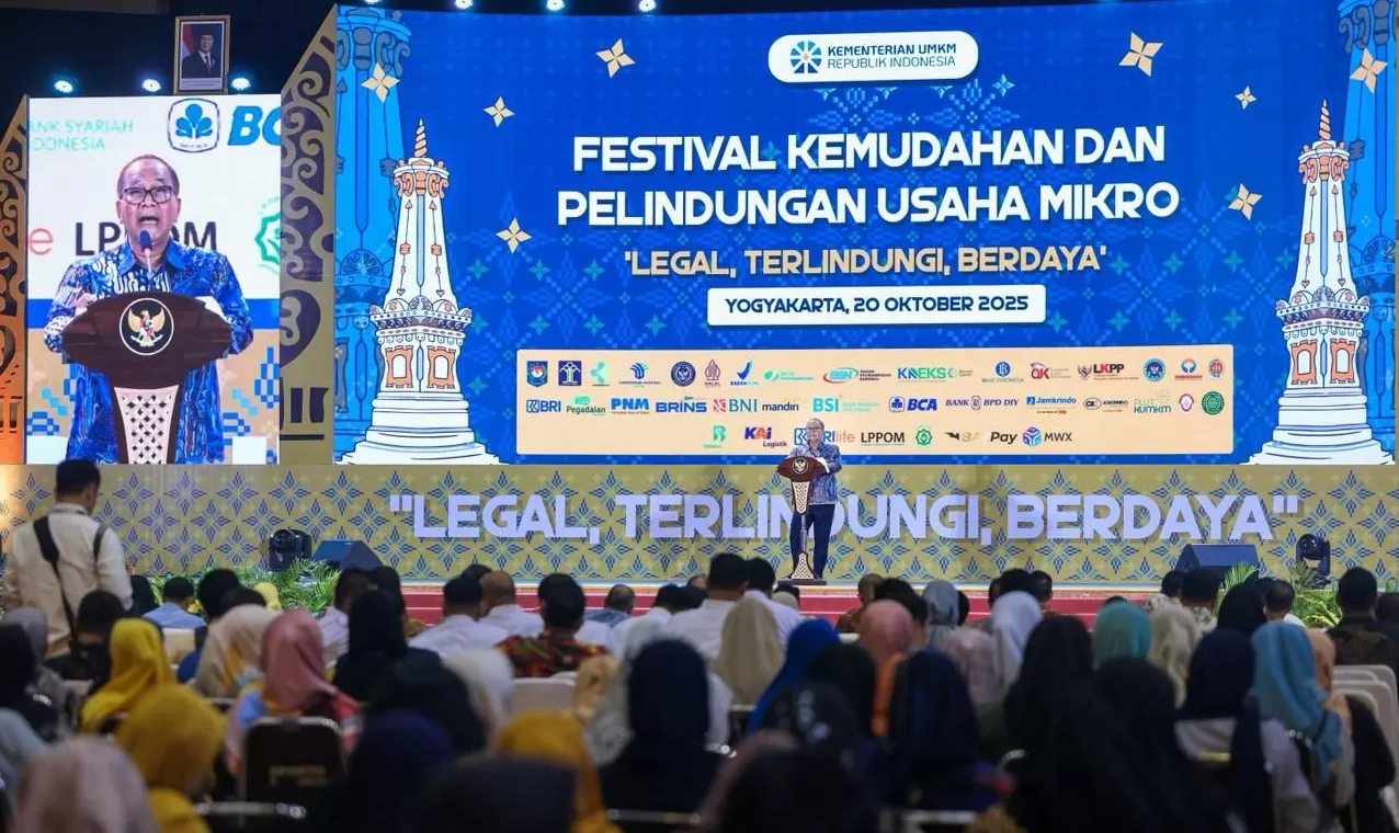Sekretaris Kementerian UMKM Arif Rahman Hakim saat membuka Festival Kemudahan dan Pelindungan Usaha Mikro di Yogyakarta.