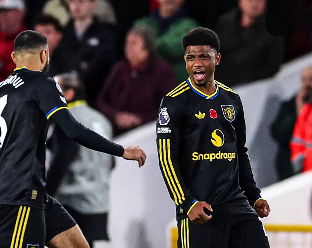 Amad Diallo merayakan gol spektakulernya yang menyelamatkan Manchester United dari kekalahan di City Ground. (Foto: Instagram @manchesterunited)