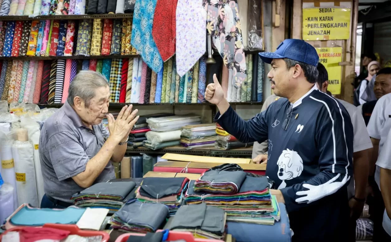 Menteri Maman Abdurrahman saat meninjau Laswi Heritage Bandung bersama Menteri Koordinator Pemberdayaan Masyarakat (Menko PM) Muhaimin Iskandar.