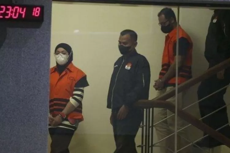 Fitria Nengsih, salah satu tersangka kasus suap dalam OTT KPK disebut-sebut sebagai istri siri Bupati Meranti Muhammad Adil