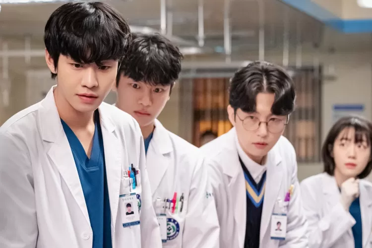 Spoiler! Ahn Hyo Seop Membeku Saat Melihat Pasien Tak Terduga di &ldquo;Dr. Romantis 3&rdquo; (Soompi)