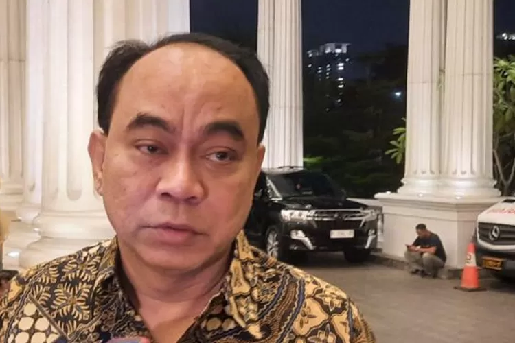 Ketua Umum Relawan Pro Jokowi (Projo) Budi Arie Setiadi saat memberikan keterangan usai Malam Puncak Penganugerahan Hoegeng Awards 2023 di Jakarta Selatan, Jakarta, Jumat (14/7/2023).  (ANTARA/Laily Rahmawaty)