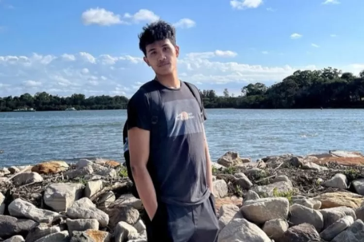 Bima Yudho Saputro menjadi viral di TikTok @awbimaxreborn lantaran kritik pedasnya soal pembangunan di Lampung.