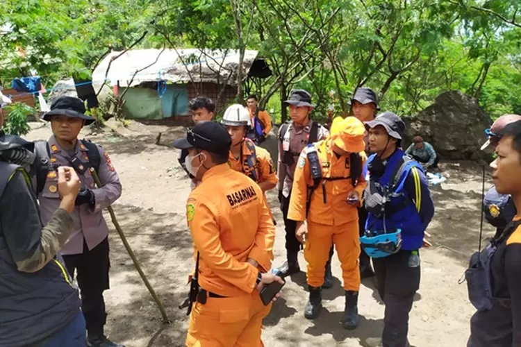 Petugas gabungan masih melakukan pencarian terhadap Muhamad Gibran. (Agus Alvin/Gorajuara.com)