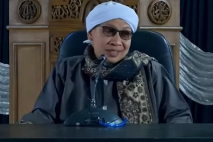 Buya Yahya menjawab,  (Al-Bahjah TV)