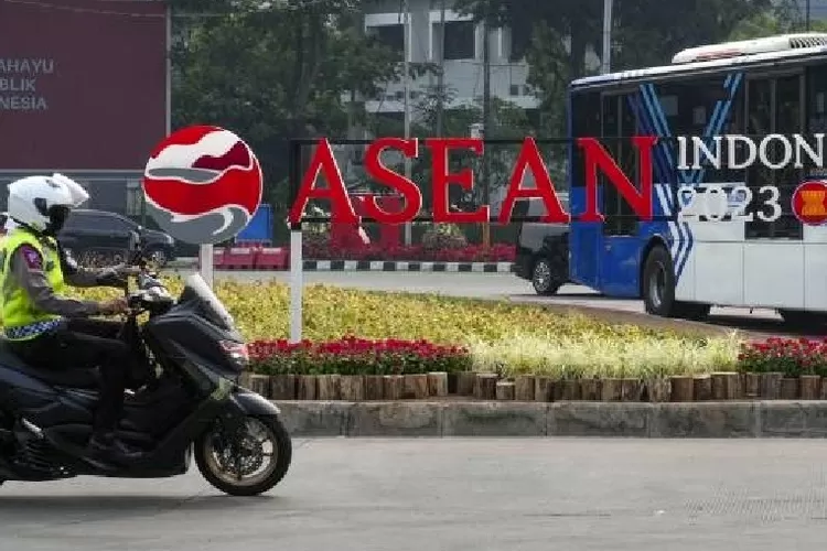 Selama KTT ASEAN 2003 berlangsung, Polda Metro Jaya memberlakukan pengalihan arus lalu lintas di Jakarta.