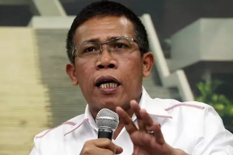 Politisi PDIP Masinton Pasaribu mengkritik utang luar negeri pemerintah yang terus bertambah.