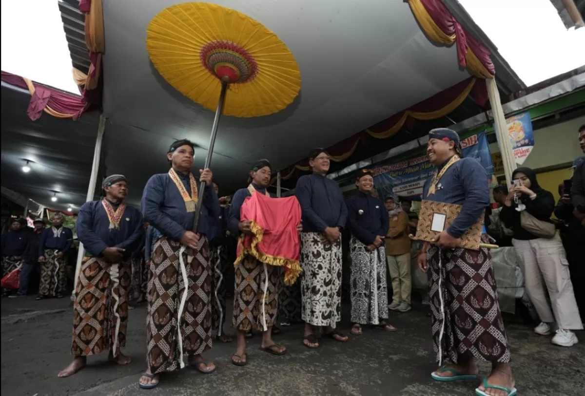 Wabup Sleman, Danang Maharsa dalam Upacara Labuhan Merapi Digelar  dalam Rangka Jumenengan ke-38 Sri Sultan HB X