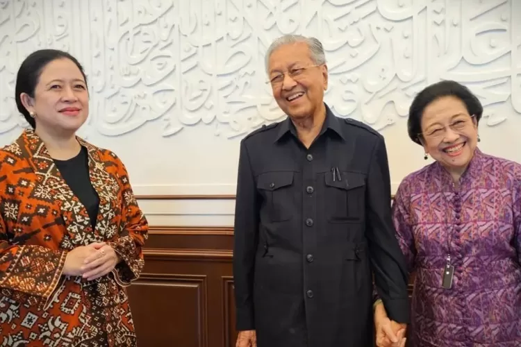 Mahatir Mohamad, Megawati, dan Puan Maharani. Mahatir Mohamad mengaku sangat menyukai rendang, makanan khas Sumatera Barat.