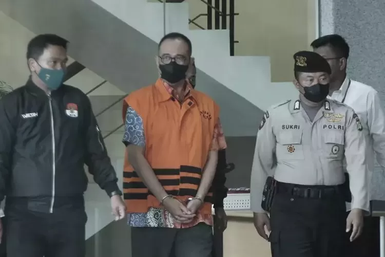 Rafael Alun Trisambodo resmi ditahan KPK hari ini usai menjalani pemeriksaan selama 6,5 jam