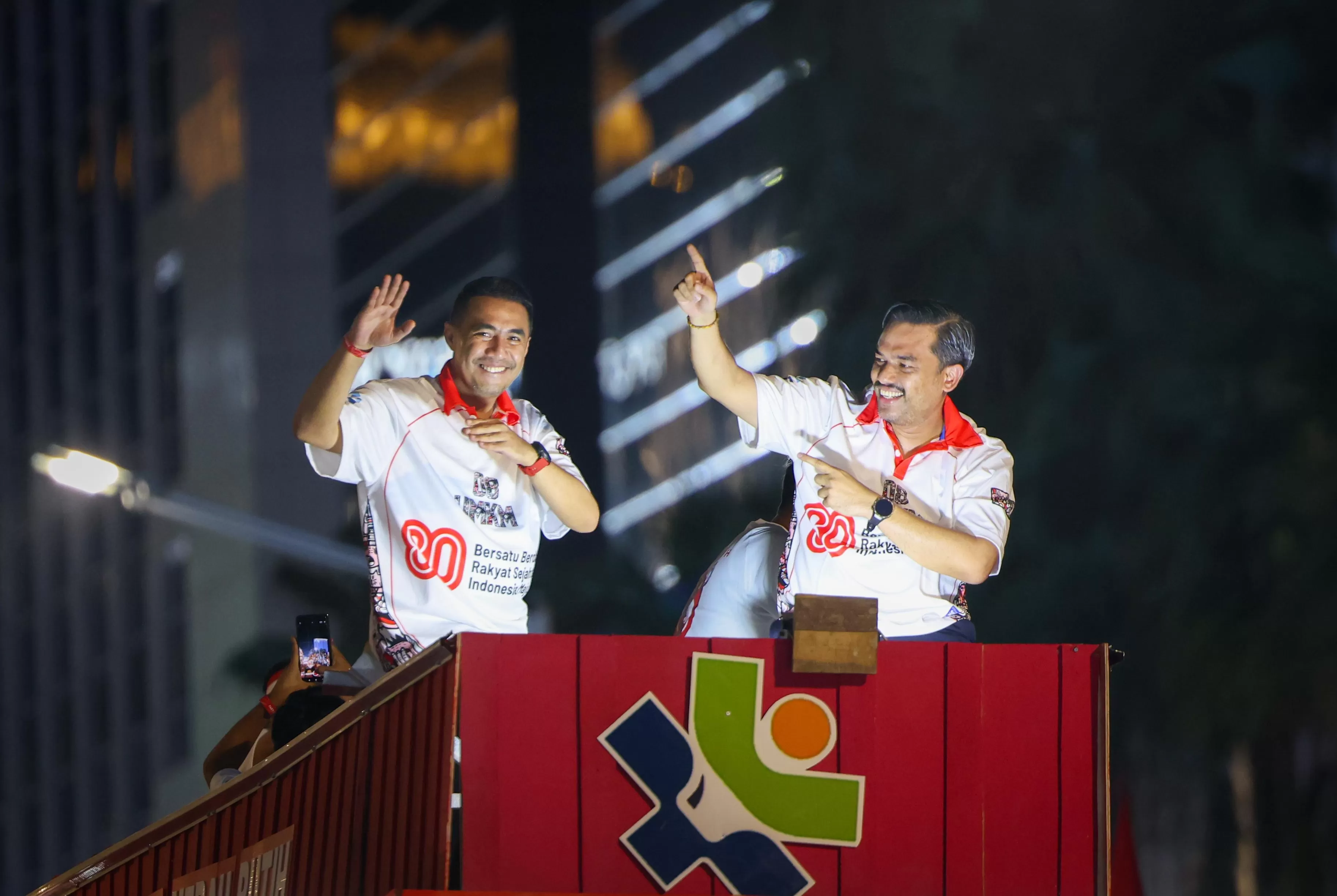 Menteri UMKM Maman Abdurrahman saat mengikuti Karnaval Bersatu dalam perayaan HUT ke-80 RI pada Minggu, 17 Agustus 2025.