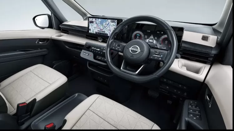 Bagian kabin NIssan Serena generasi enam yang mewah dan canggih