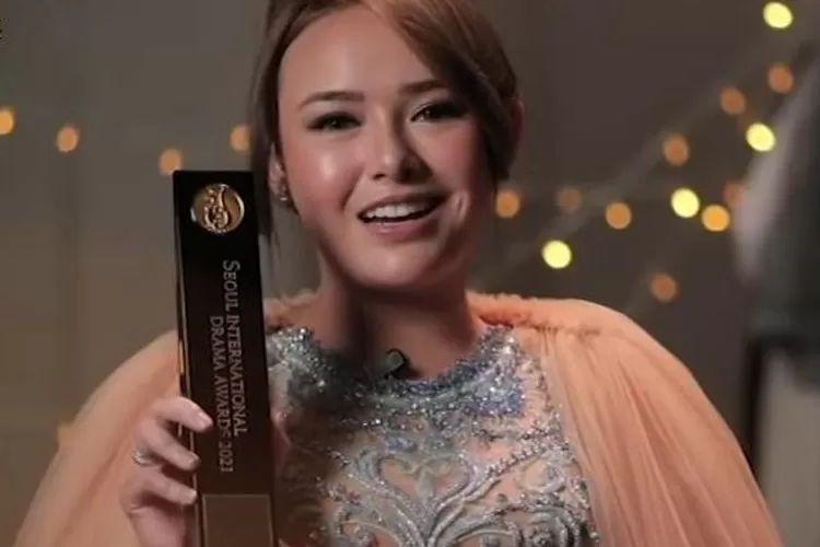 Penghargaan yang berhasil dimenangkan oleh Amanda Manopo (Gorajuara/dok:Tangkapan layar YouTube Seoul International Drama Awards)
