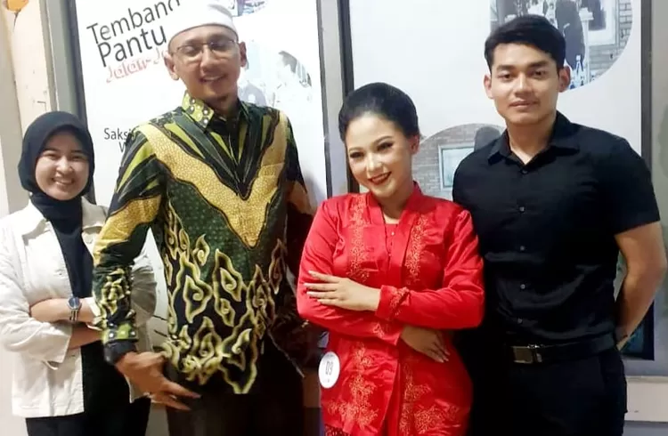M Wafi Ijlal Samodra, Owner dari RM Mbah Roso Tjengkir Gading Cirebon  mendukung kegiatan pemilihan Nok dan Kacung Kabupaten Cirebon