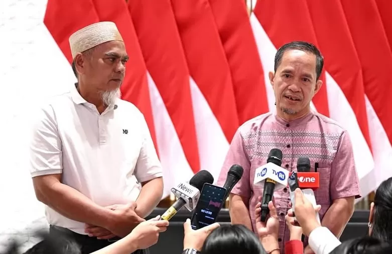 Dua guru asal Kabupaten Luwu Utara, Sulawesi Selatan, yakni Abdul Muis dan Rasnal.