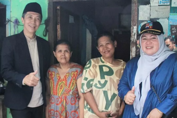 Warga Cilendek Barat Sumringah Dapat Bantuan Sosial Tunai Rumah Tidak Layak Huni RTLH (Diskominfo kota Bogor)