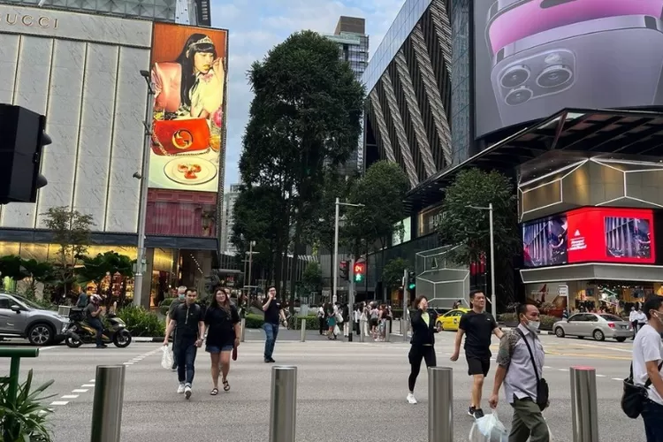 Suasana Jalan Orchard di Singapura 