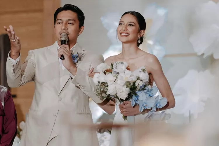 Deva Mahenra dikabarkan pindah agama usai nikahi Mikha Tambayong, ini faktanya. (Instagram @miktambayong)