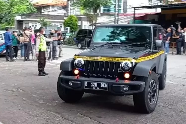 Mobil Rubicon yang dibawa Mario Dandy saat menganiaya David Ozora dihadirkan dalam gelar rekonstruksi