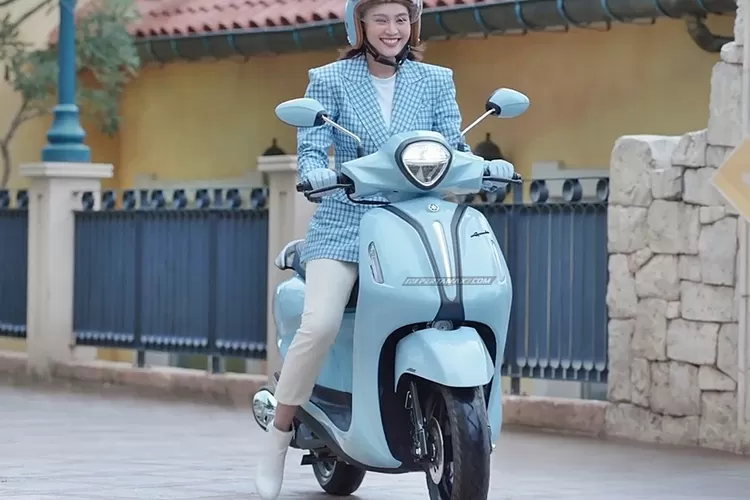 IRIT DAN MIRIP VESPA MATIC, Yamaha Rilis 3 Varian Grande 125 Hybrid ...