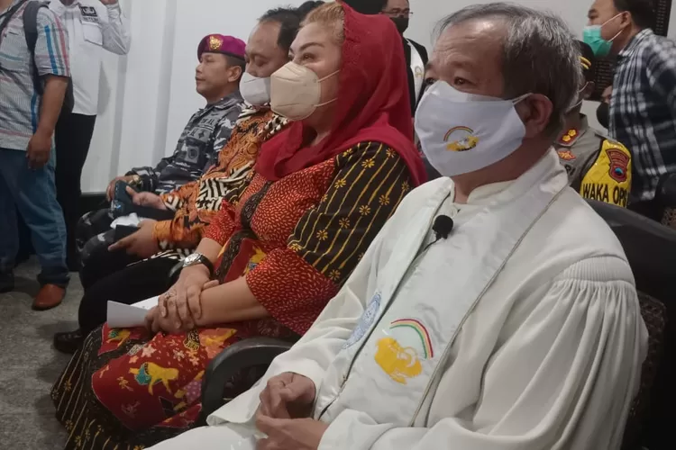 Plt Wali Kota Semarang Hevearita Gunaryanti Rahayu saat menyambangi Gereja Blenduk pada malam Misa Natal. (Istimewa)