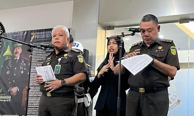 Kapuspenkum Kejagung Harli Siregar menyampaikan keterangan dalam konferensi pers terkait dugaan korupsi tata kelola minya, Senin 24 Februari 2025. (Foto: Puspenkum Kejagung)