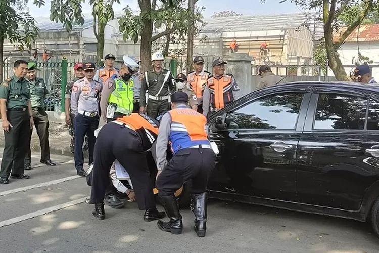 Parkir Sembarangan Di Jalur Pejalan Kaki, Puluhan Kendaraan Di Cimahi ...