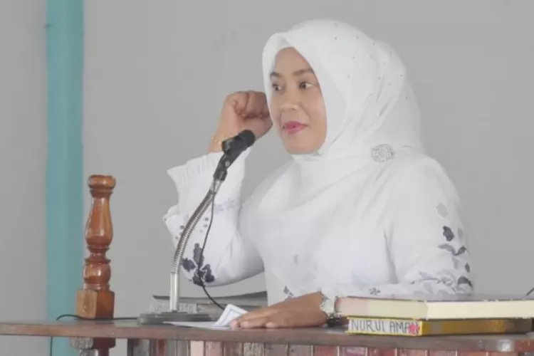 Ketua Badan Kontak Majelis Taklim (BKMT) Kabupaten Agam, Ny Yenni Andri Warman hadiri wirid bulanan BKMT se-Kecamatan Lubuk Basung (AMC News)