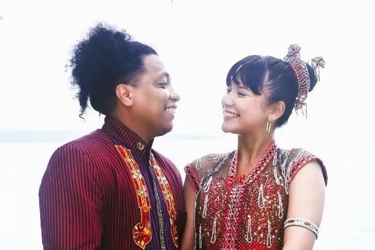 Rahasia rumah tangga Arie Kriting dan Indah Permatasari bahagia, langgeng meski masalah belum usai. (Instagram @arie_kriting)