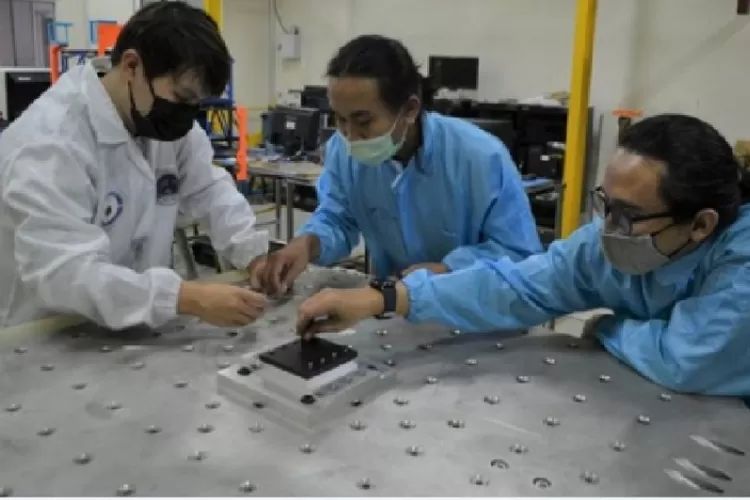 Surya Satellite-1 yang diinisiasi sejumlah mahasiswa dari Surya University akan menuju Stasiun Luar Angkasa Internasional dan siap diluncurkan ke orbit, pada kuartal ketiga atau keempat tahun ini. 