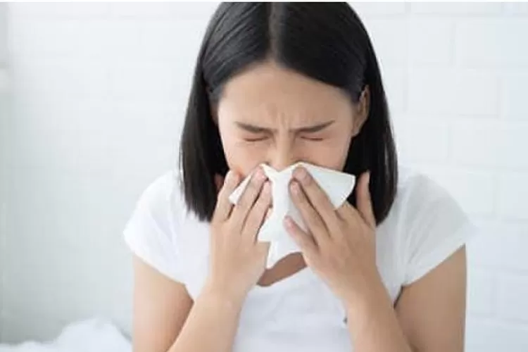 Ilustrasi hidung tersumbat menyebabkan bersin