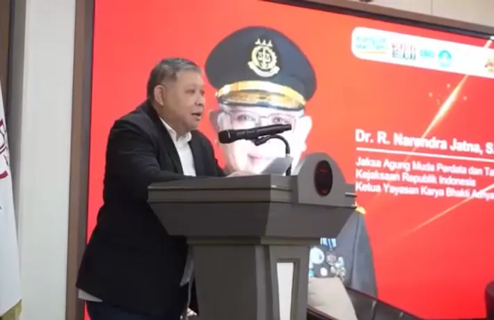 Plt Jaksa Agung Muda Bidang Pembinaan, Narendra Jatna, dalam rapat bersama Komisi III DPR RI di Kompleks Parlemen, Senayan, Jakarta, Senin, 7 Juli 2025.