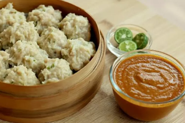 Resep Siomay Ayam ala Devina Hermawan, Gurih Kenyal dan Nagih Cocok Untuk Cemilan Idul Adha 2022 (Tangkap Layar Youtube Devina Hermawan)