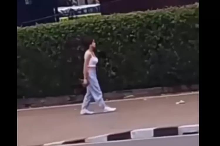 Jeje Slebew Citayam Fashion Week Tak lagi dikawal (Tangkapan layar video netizen/medsos)