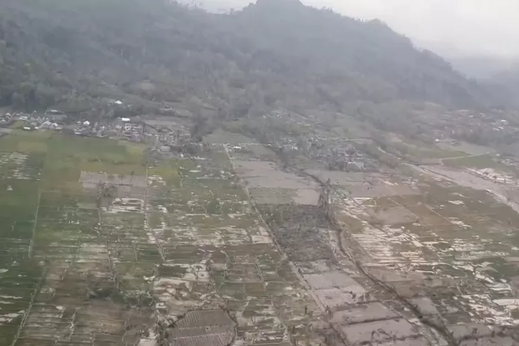 Foto udara desa yang terdampak material vulkanik Gunung Semeru. (Foto: Kominfo Lumajang)