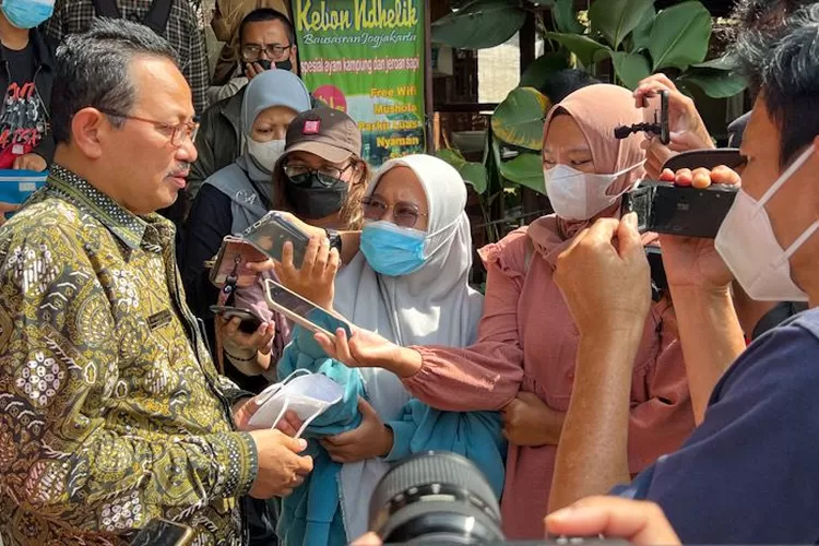 Wakil Wali Kota Yogyakarta Heroe Poerwadi saat memberikan keterangan kepada wartawan di Jogja.  (ANTARA/Eka AR)
