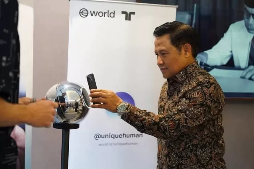 Wakil Ketua DPR RI Muhaimin Iskandar, yang kini menjabat Menko Bidang Pemberdayaan Masyarakat saat mengunjungi Worldcoin.