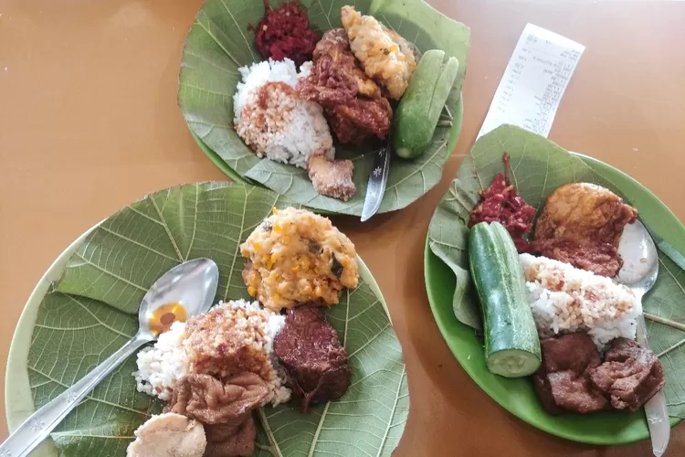 Nasi Jamblang, salah satu kuliner khas Cirebon yang jangan lupa untuk dicicip